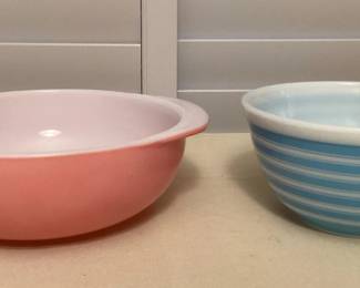 MSS071 Rare Vintage Pyrex Dishes