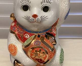 MSS045 Japanese Kutani? Porcelain Lucky Neko Cat