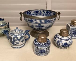 MSS026 Blue & White Chinese Ceramic Vessels