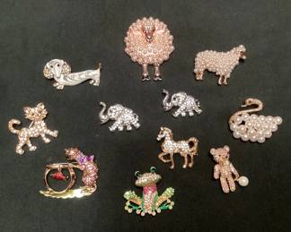 MSS035 Eleven Animal Brooches 