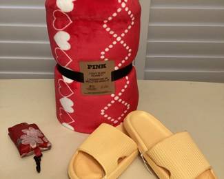 MSS230 Pink Plush Blanket, House Slipper Slides & Compact Re-Usable Tote Bag