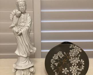 MSS171 Asian Porcelain Figurine & Vase
