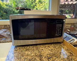 Brand new microwave- Insignia