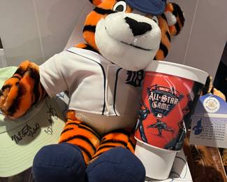 New 2005 All Star Build A Bear & cup, includes drinking cup