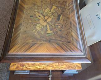 Sorrento music box with disks