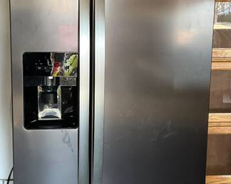 2022 Whirlpool Refrigerator 