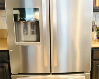 Stainless Refrigerator w/ Indoor Ice & Water