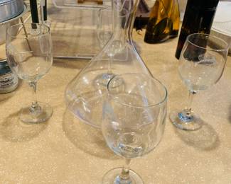 Decanter Set w/4 Glasses