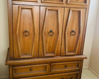 Vintage Wardrobe Dresserr