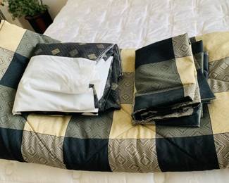 Queen Comforter Set