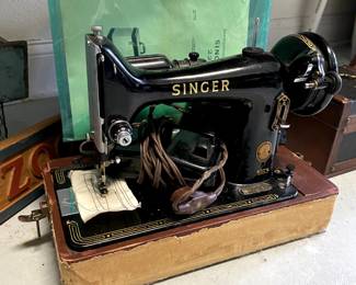 Vintage Singer 221 Portable Featherweight Sewing Machine with Case 