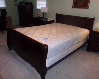 Queen Size Sleigh Bed