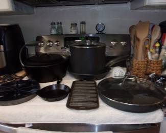 LODGE Dutch Oven, Cast Iron Corn Bread Pan & Skillet, etc