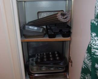 Cookie Sheets, Muffin Pans & Other Baking Pans
