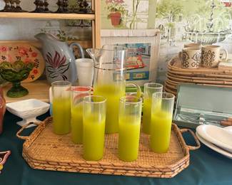 I am in love with this Blendo Pitcher and glass set