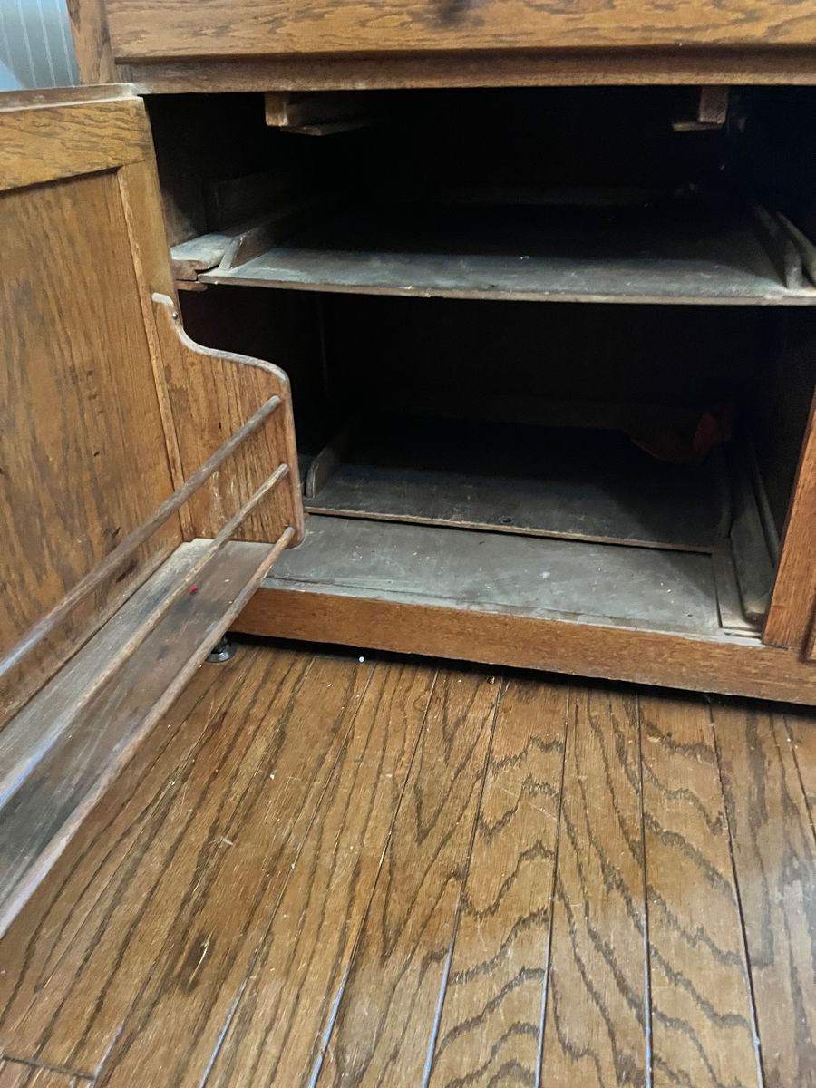 Devlin Estate Sales in Cypress, Texas/ Pickers... starts on 3/16/2024