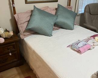 Full Size Vintage Hard Rock Maple Bed. Matches Dresser. 