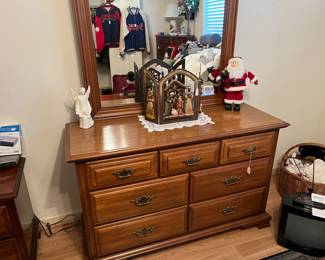 Thomasville Hard Rock Maple Dresser. 
Have Matching Bed. 