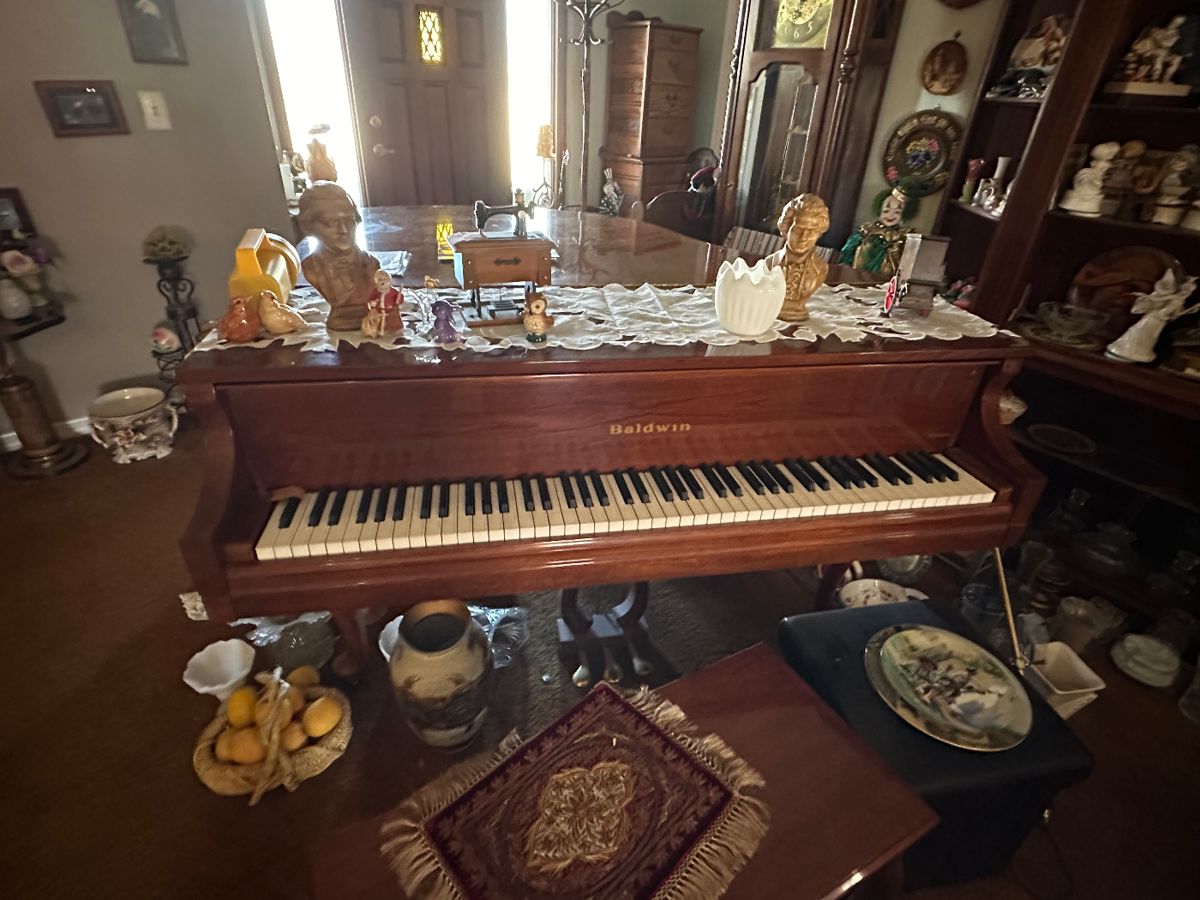 More Splendid Estate Sale in Ocala, FL starts on 3/21/2024