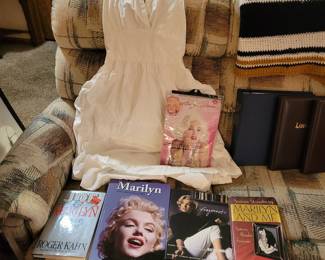 Marylin Monroe Books and costume.