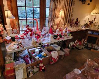 lots of nice Christmas items!