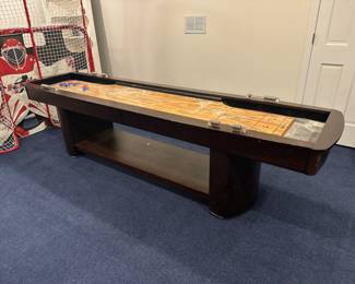Shuffleboard table
