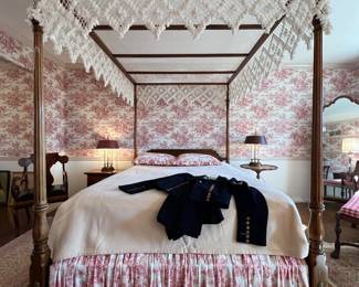 SPECTACULAR 4 POSTER CANOPY BED