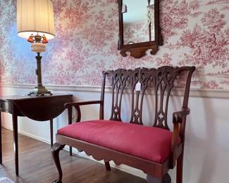 CHIPPENDALE STYLE SETTEE
