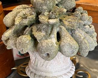 BASKET OF FLOWERS CONCRETE ORNAMENT