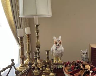 VINTAGE BRASS CANDLE STICKS, FIRE DOGS & LALIQUE STYLE PLATES