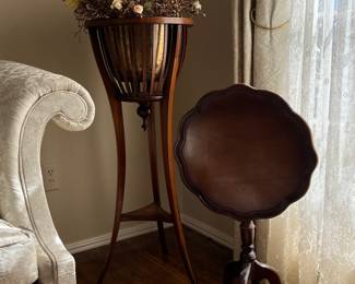 FERN STAND AND TILT TOP TABLE