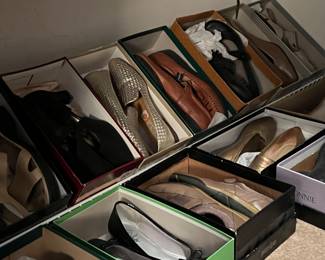 tons of good quality Men’s and Women’s clothing