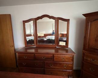 Woodley Fine Furniture dresser with lined jewelry drawer.