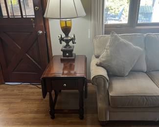 Ethan Allen side table and lamp.  Table has 2 leaves to increase size of table.