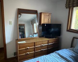 Mid century modern 4 piece bedroom set.  Tv.