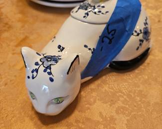 Covered container. Japan