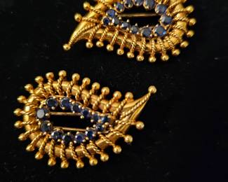 Pair of Tiffany sapphire and 18kt gold brooches. Double clips for secure hold. Signed Tiffany Italy.