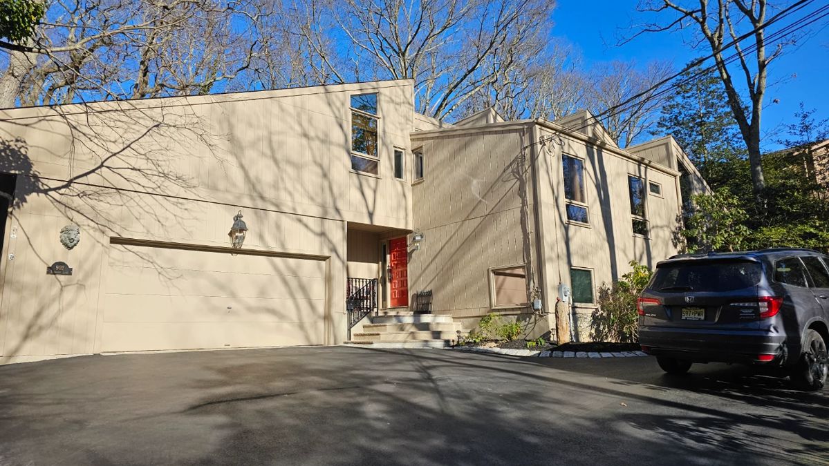 BRIELLE...3 DAY DESIGNER BLOW OUT ESTATE... starts on 3/1/2024