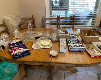 Dining room table & chairs