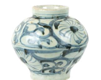 Lot 310: Chinese Swatow Style Blue & White Pottery Jar
