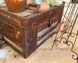 RUSTIC TRUNK