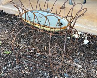 RUSTIC METAL FLOWER POT STAND