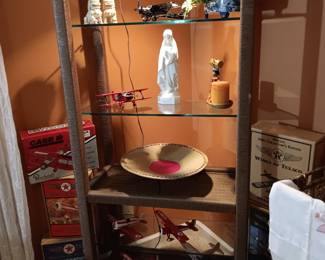 Glass shelf
Model , bank airplanes