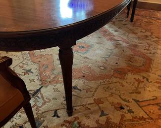 Stunning dining table in mint condition circa 1920s