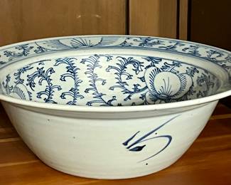 Old Chinese blue and white wash bowl 