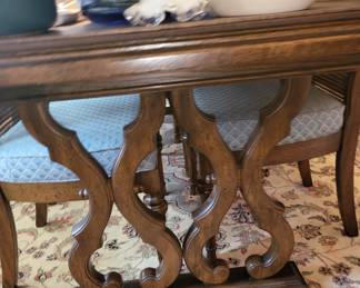Details on dining table
