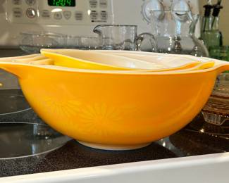 Set of 4 Pyrex Mixing Bowls Sunflower Daisy