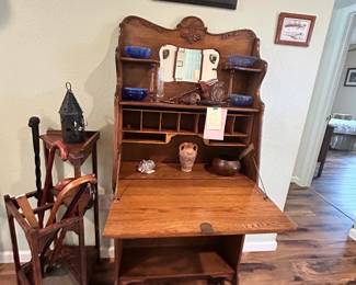 Morrison Larking Everyman's Desk