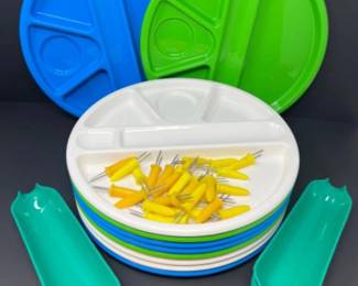 Modern Arrow Divided Plastic Picnic Plates & Fox Run Corn Holders
