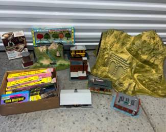 LARGE COLLECTION Vintage HO Scale Train Tracks, Buildings, Tunnels +
